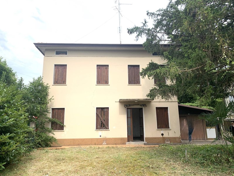 Casa Indipendente in Vendita a Pordenone, zona Semicentro, 190'000€, 182 m²
