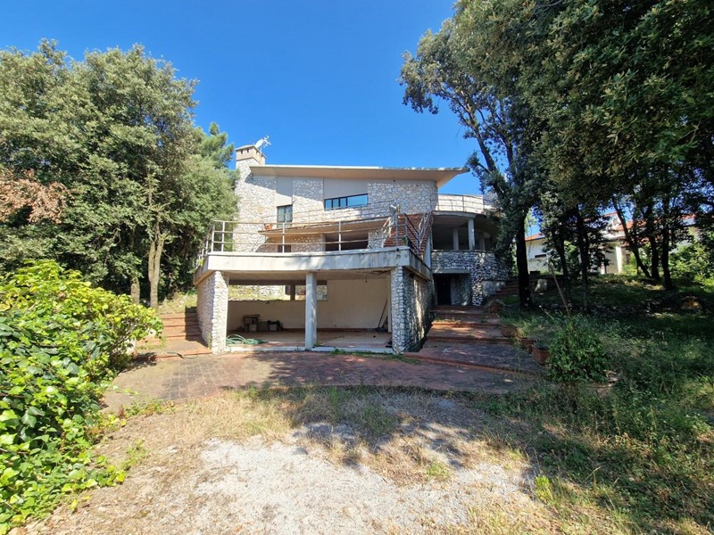 Villa in Vendita a Carrara, zona Bergiola Foscalina, 350'000€, 469 m², arredato