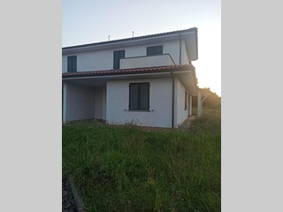 Villa bifamiliare in Vendita a Montecarlo, zona San Piero Luciani, 210'000€, 160 m²