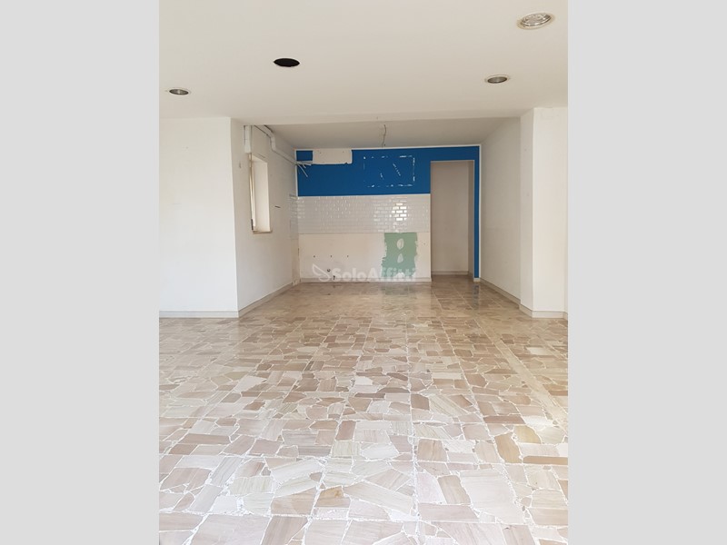 Capannone in Affitto a Pescara, zona Via Di Sotto, 400€, 48 m²