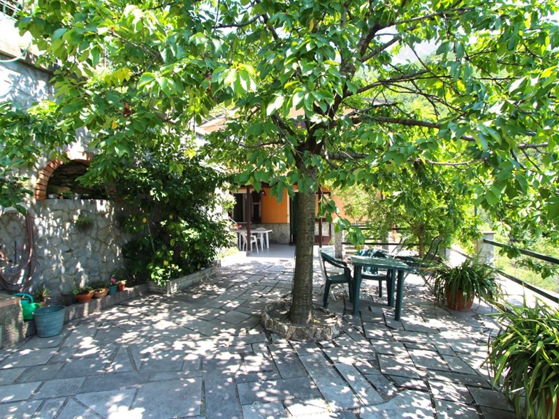 Casa Indipendente in Vendita a Avegno, zona Salto, 359'000€, 227 m²