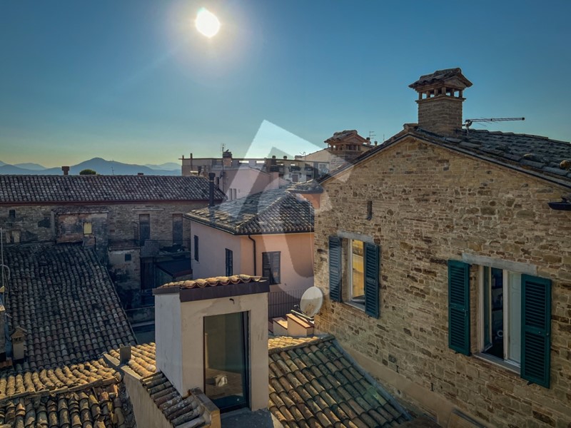 Trilocale in Vendita a Cupramontana, zona Cupramontana, 95'000€, 224 m²