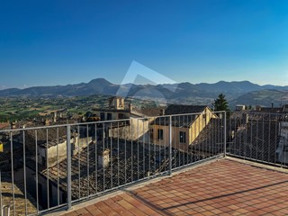 Trilocale in Vendita a Cupramontana, zona Cupramontana, 95'000€, 224 m²