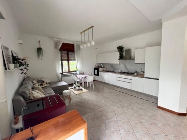 Trilocale in Vendita a Gambellara, zona Torri Di Confine, 157'000&euro;, 90 m², arredato, con Box