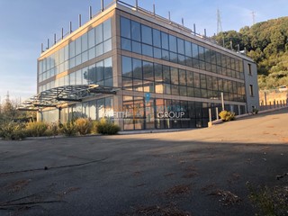 Immobile commerciale in Affitto a Massa, 24'000€, 1600 m²