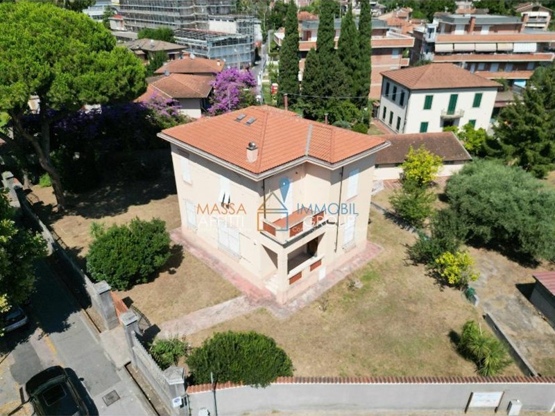 Casa Indipendente in Vendita a Massa, 900'000&euro;, 250 m²