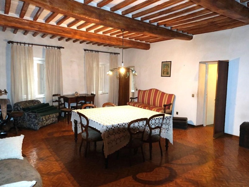 Casa Indipendente in Vendita a Capannori, zona Colle di Compito, 160'000€, 320 m²