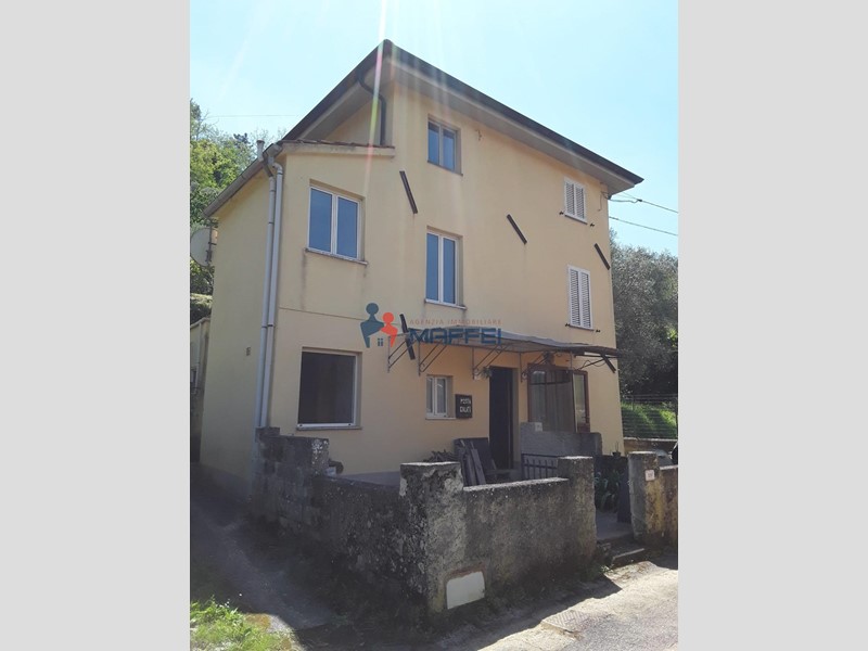 Casa Indipendente in Vendita a Massarosa, zona Bozzano, 165'000€, 98 m², con Box