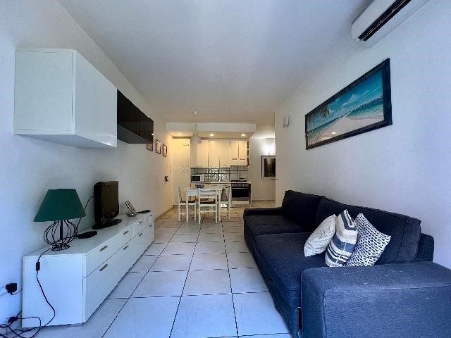 Bilocale in Vendita a Massa, zona Marina di Massa, 270'000€, 50 m², arredato, con Box