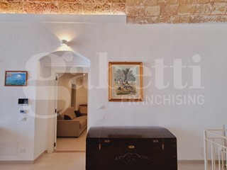 Casa Indipendente in Vendita a Ugento, 1'200'000€, 600 m², arredato