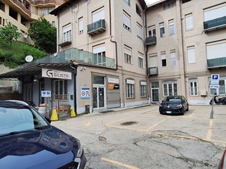 Immobile commerciale in Vendita a Asti, zona centro, 400'000&euro;, 286 m²