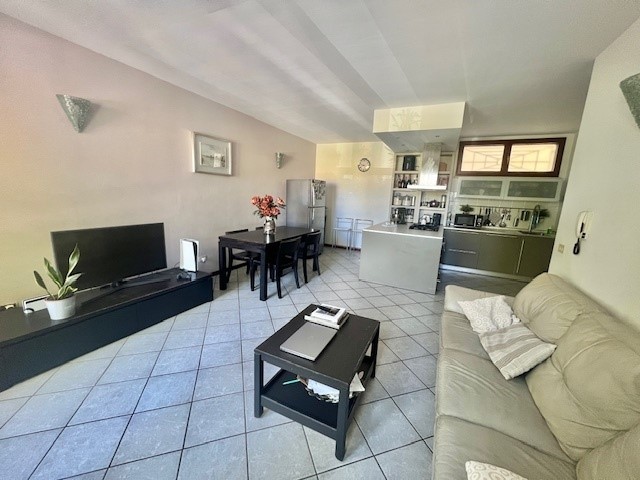 Trilocale in Vendita a Cesena, 270'000€, 104 m², con Box