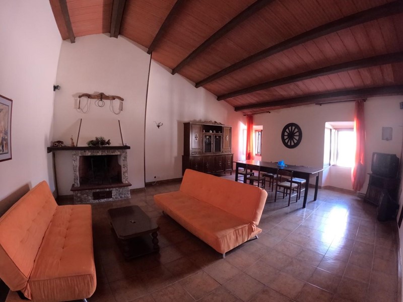 Appartamento in Vendita a Casole d'Elsa, zona Monteguidi, 90'000€, 130 m², arredato, con Box