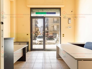 Immobile commerciale in Vendita a Siracusa, zona Tisia Tica Zecchino, 45'000&euro;, 50 m²