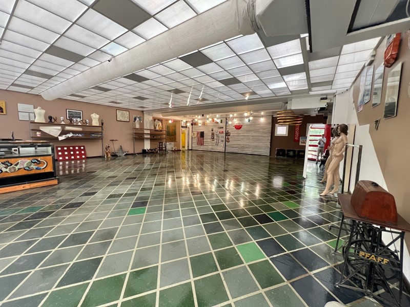 Immobile commerciale in Vendita a Crevalcore, 475'000€, 500 m²