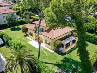 Villa in Vendita a Forte dei Marmi, 3'200'000€, 220 m²