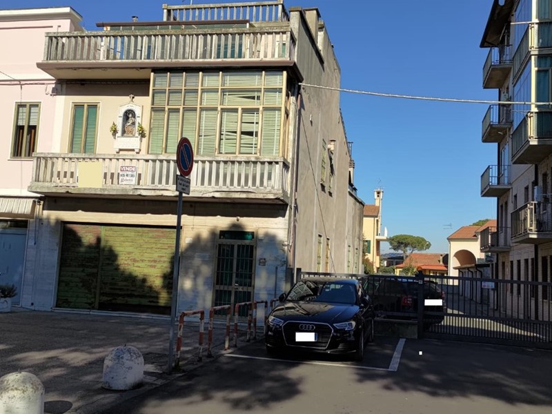 Casa Indipendente in Vendita a Adria, 90'000€, 265 m²