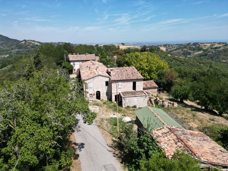 Casa Semi Indipendente in Vendita a Mondaino, 105'000€, 126 m², con Box