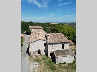 Casa Semi Indipendente in Vendita a Mondaino, 105'000€, 126 m², con Box