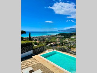 Casa Indipendente in Vendita a Bordighera, 3'400'000€, 350 m²