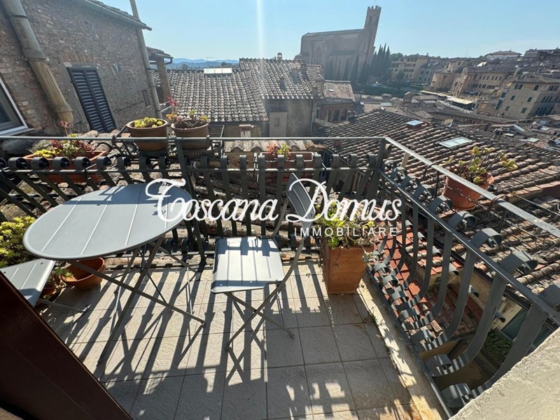 Appartamento in Vendita a Siena, 690'000€, 140 m², arredato
