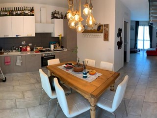 Trilocale in Vendita a Cecina, 265'000€, 110 m², con Box