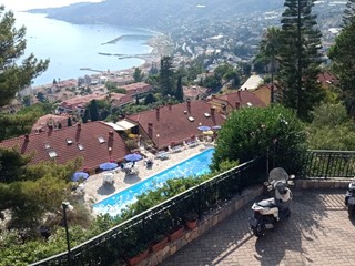 Casa Indipendente in Vendita a Ospedaletti, 247 m²