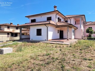 Casa Semi Indipendente in Vendita a Città della Pieve, zona Moiano, 240'000€, 190 m², con Box