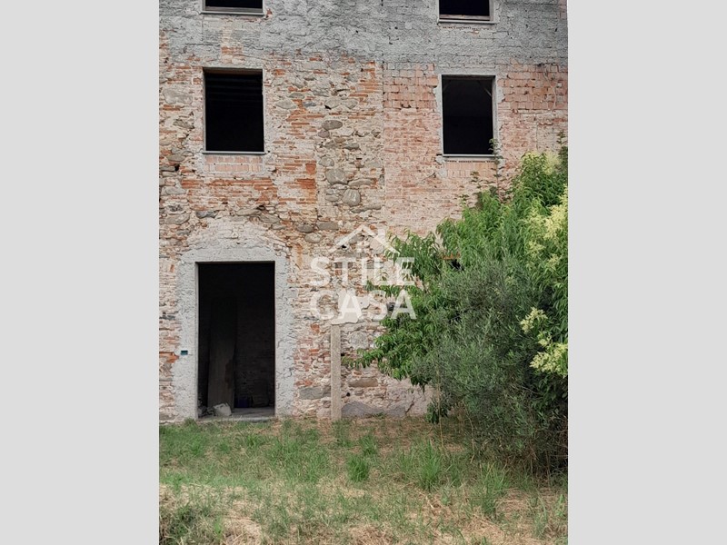 Casa Indipendente in Vendita a Castelfranco di Sotto, zona Orentano, 100'000€, 200 m²