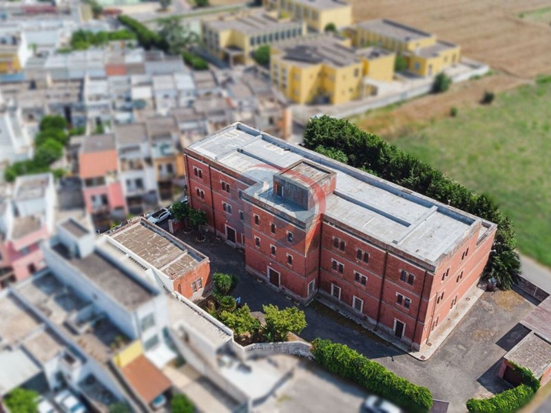 Ufficio in Vendita a Arnesano, 490'000€, 2000 m²