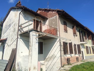Cascina in Vendita a Villafranca d'Asti, zona san grato, 255'000&euro;, 496 m²