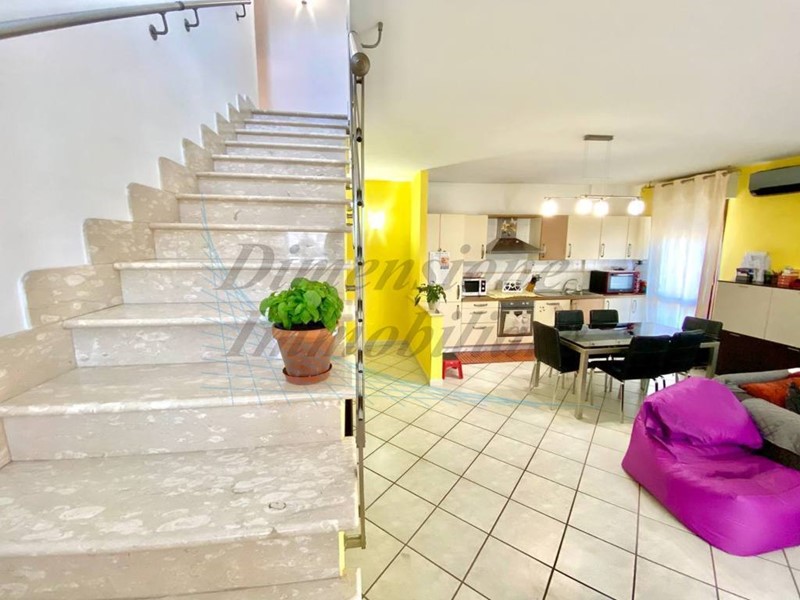 Quadrilocale in Vendita a Cecina, zona palazzi, 235'000€, 120 m², con Box