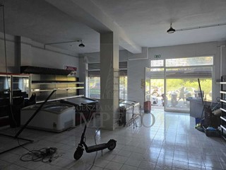 Immobile commerciale in Vendita a Ventimiglia, zona Centro, 200'000€, 186 m²