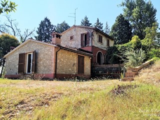 Casa Indipendente in Vendita a Todi, zona Vasciano, 320'000€, 170 m², con Box