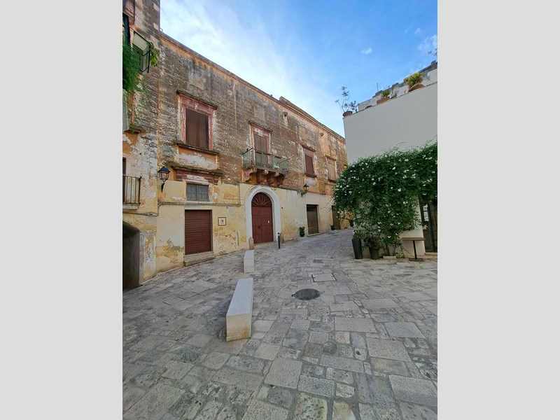 Casa Indipendente in Vendita a Grottaglie, zona Centro storico, 550'000€, 500 m²