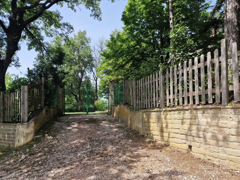 Casa Indipendente in Vendita a Passignano sul Trasimeno, zona Castel Rigone, 270'000€, 183 m²