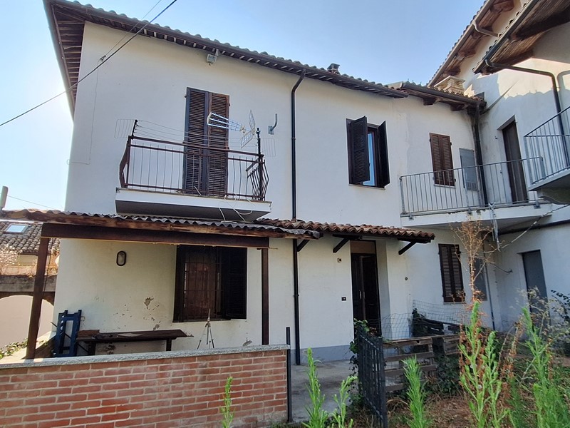 Villetta a schiera in Vendita a San Marzano Oliveto, zona centro, 38'000&euro;, 138 m²