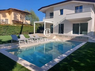 Villa in Vendita a Pietrasanta, zona Fiumetto, 2'700'000€, 180 m², arredato