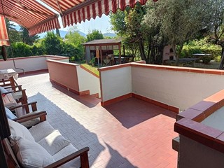 Casa Semi Indipendente in Vendita a Carrara, 360'000€, 131 m², arredato