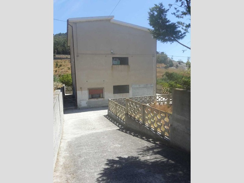Quadrilocale in Vendita a Palizzi, 25'000€, 95 m²
