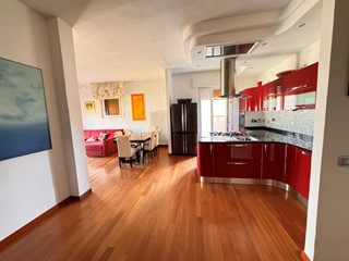 Appartamento in Vendita a Follo, 230'000€, 115 m², arredato, con Box