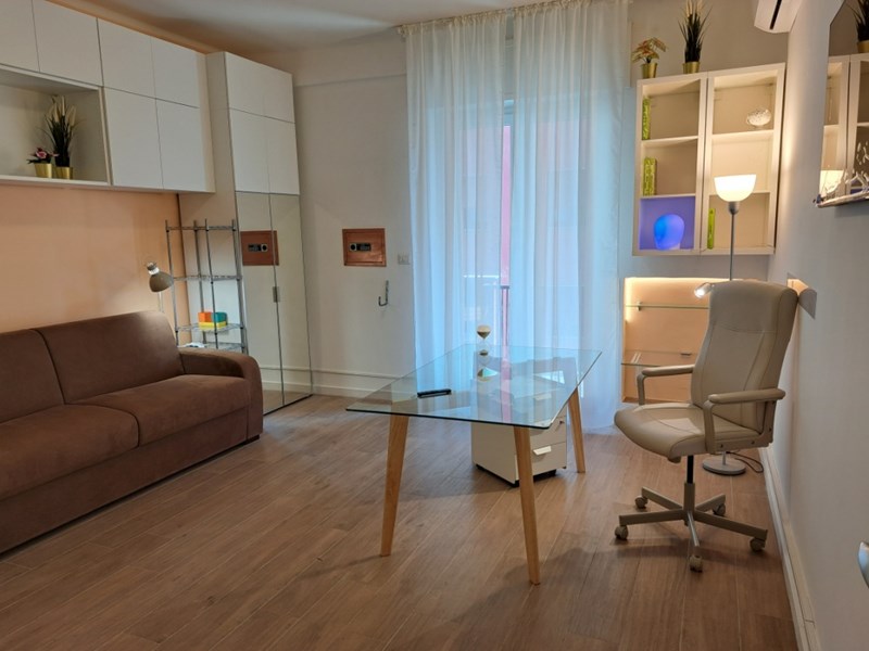Bilocale in Affitto a Bari, zona Murat, 1'200€, 58 m², arredato