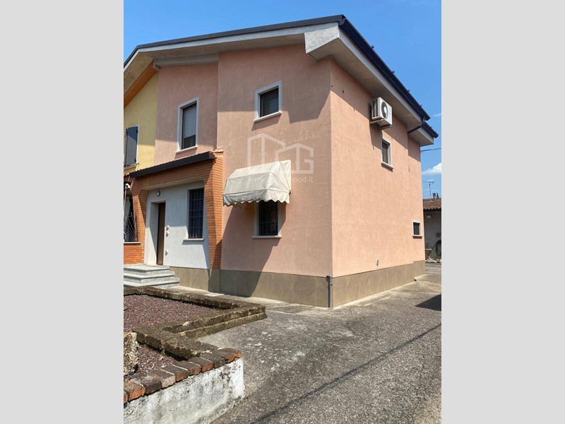Villa in Vendita a Gottolengo, 183'000€, 160 m²