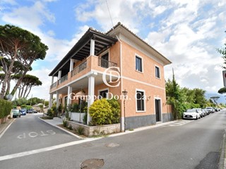Villa in Vendita a Forte dei Marmi, 2'550'000€, 235 m², arredato