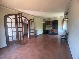 Villa bifamiliare in Vendita a Lucca, zona Sant'Anna, 450'000€, 320 m², arredato, con Box