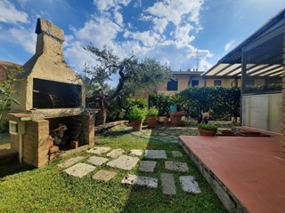 Casa Semi Indipendente in Vendita a Rosignano Marittimo, 385'000€, 185 m², arredato, con Box