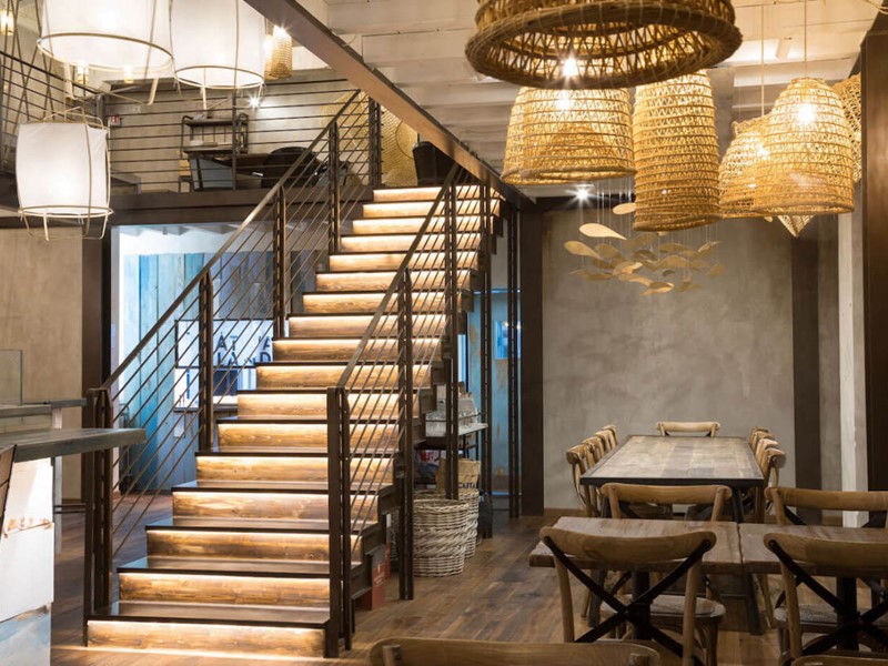 Attività commerciale in Affitto a Pietrasanta, 72'000€, 450 m²