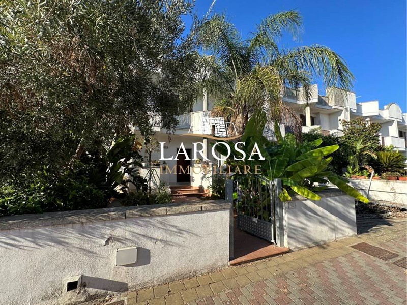 Casa Indipendente in Vendita a Lizzanello, zona Merine, 195'000€, 250 m², con Box