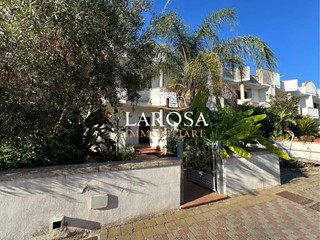 Casa Indipendente in Vendita a Lizzanello, zona Merine, 195'000€, 250 m², con Box