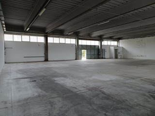 Capannone in Affitto a Arcola, 7'000&euro;, 1400 m²